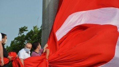 19 Mayısta Emet Bayrak Tepeye 101 M2'lik Dev Türk Bayrağı