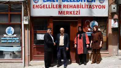 Emet Belediye Başkanımız Mustafa Koca, 10-16 Mayıs Engelliler Haftası'nı, özel vatandaşların haklarına ve ihtiyaçlarına yönelik farkındalığı artırmak amacıyla ziyaretlerde bulundu
