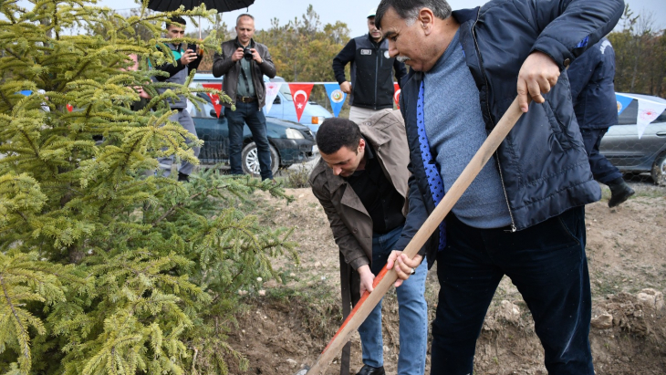 Milli Ağaçlandırma Günü’nde Emet’te 300 Fidan Toprakla Buluştu