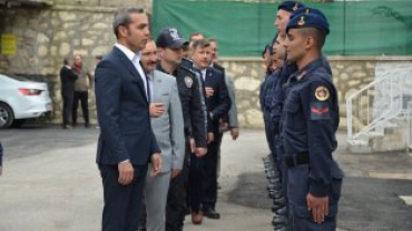 Belediyemizdeki bayramlaşmanın ardından İlçemiz Jandarma komutanlığına geçilerek bayramlaşma törenine devam edildi