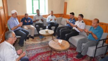 Emet Belediye Başkanımız Hüseyin Doğan, Kurban Bayramı öncesi belediye hizmet birimlerini tek tek ziyaret ederek belediye çalışanlarıyla bayramlaştı.