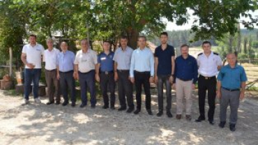 Emet Belediye Başkanımız Hüseyin Doğan, Kurban Bayramı öncesi belediye hizmet birimlerini tek tek ziyaret ederek belediye çalışanlarıyla bayramlaştı.
