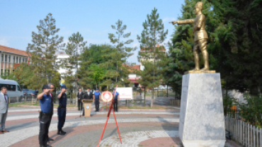 EMET'İN DÜŞMAN İŞGALİNDEN KURTULUŞUNUN 100. YILDÖNÜMÜ PROGRAMI HÜKÜMET KONAĞI ÖNÜNDE ATATÜRK BÜSTÜNE ÇELENK KOYMA TÖRENLERİ İLE BAŞLADI