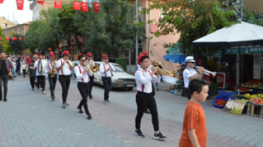 SÜNNET ÇOCUKLARIMIZ VE ÇEŞİTLİ SÜRPRİZLER MANİSA BANDOSU EŞLİĞİNDE KORTEJ YÜRÜYÜŞÜYÜNÜ GERÇEKLEŞTİRDİK