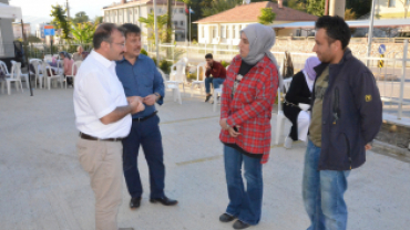 Belediye Başkanımız Hüseyin Doğan  Emet Kyk Yurdunda Emet Belediyemizce Kurulan Standımızda ve Kayıt için Gelen Öğrenci ve alilerimizle bir araya geldi