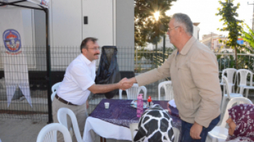 Belediye Başkanımız Hüseyin Doğan  Emet Kyk Yurdunda Emet Belediyemizce Kurulan Standımızda ve Kayıt için Gelen Öğrenci ve alilerimizle bir araya geldi