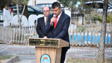 3 Eylül Gazi Emet'in Kurtuluşu Bor Termal ve Turizm Festivalinin 101.yıl dönümü kutlama programları hükümet meydanında Atatürk anıtına çelenk koyma töreni ile başladı