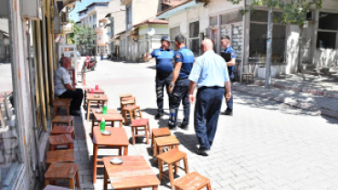 Emet Zabıtası’ndan Kaldırım İşgali Denetimi